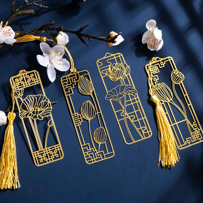 New Hollow Student Reading Clip